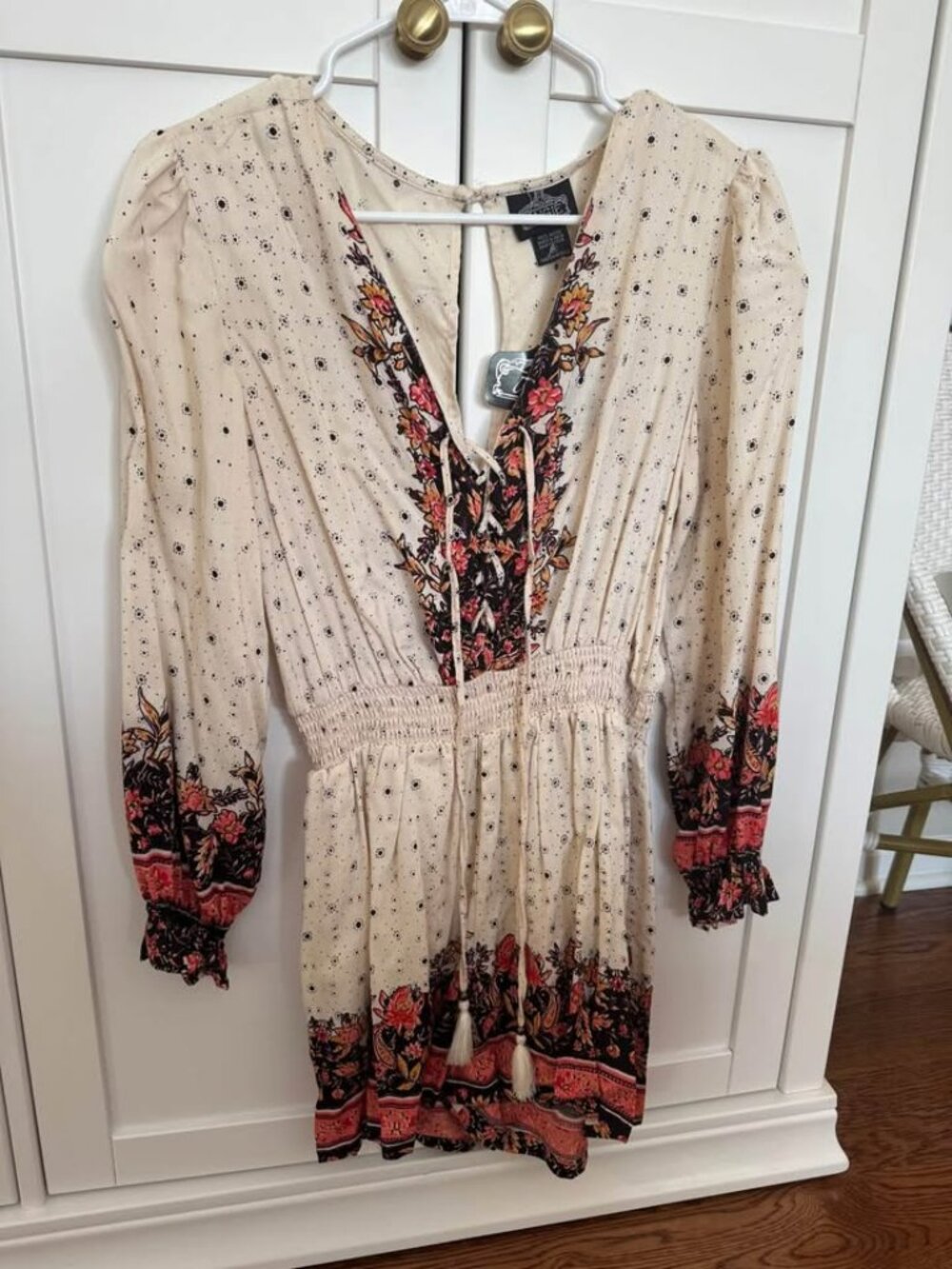 NWT Angie Long-Sleeve Cream Floral Romper - Size Medium